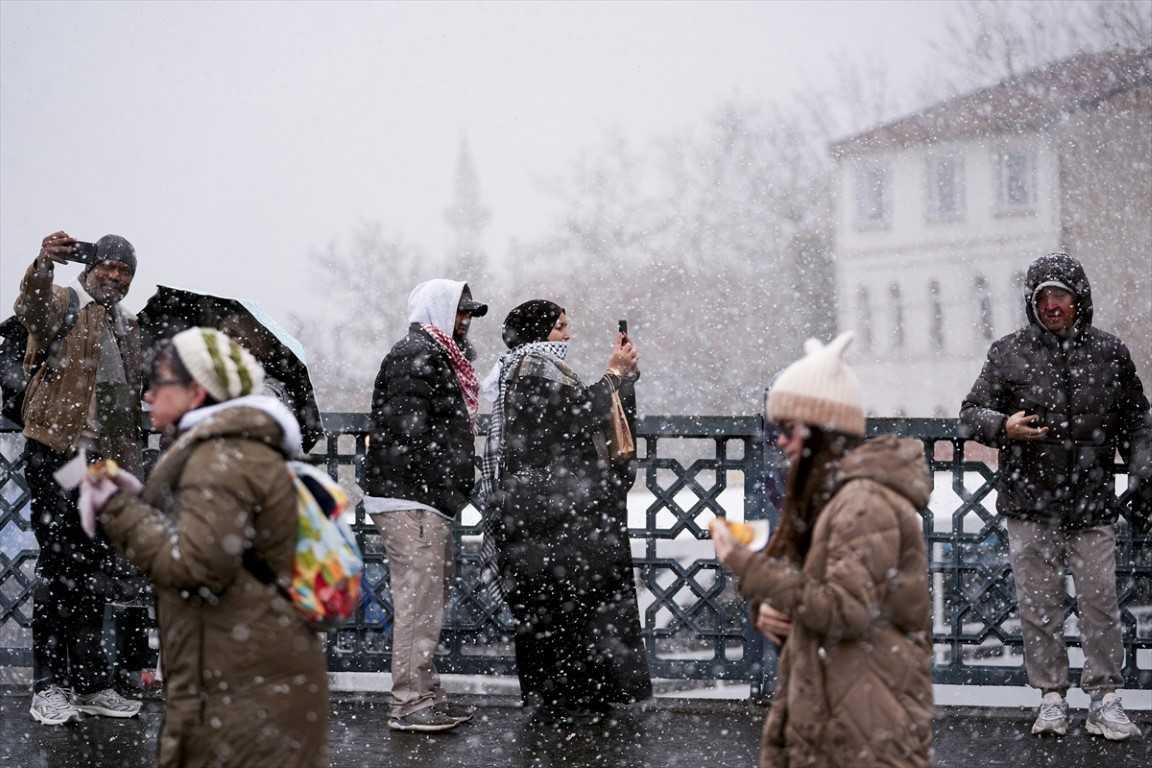  Lapa lapa yağdı, her yer beyaza büründü