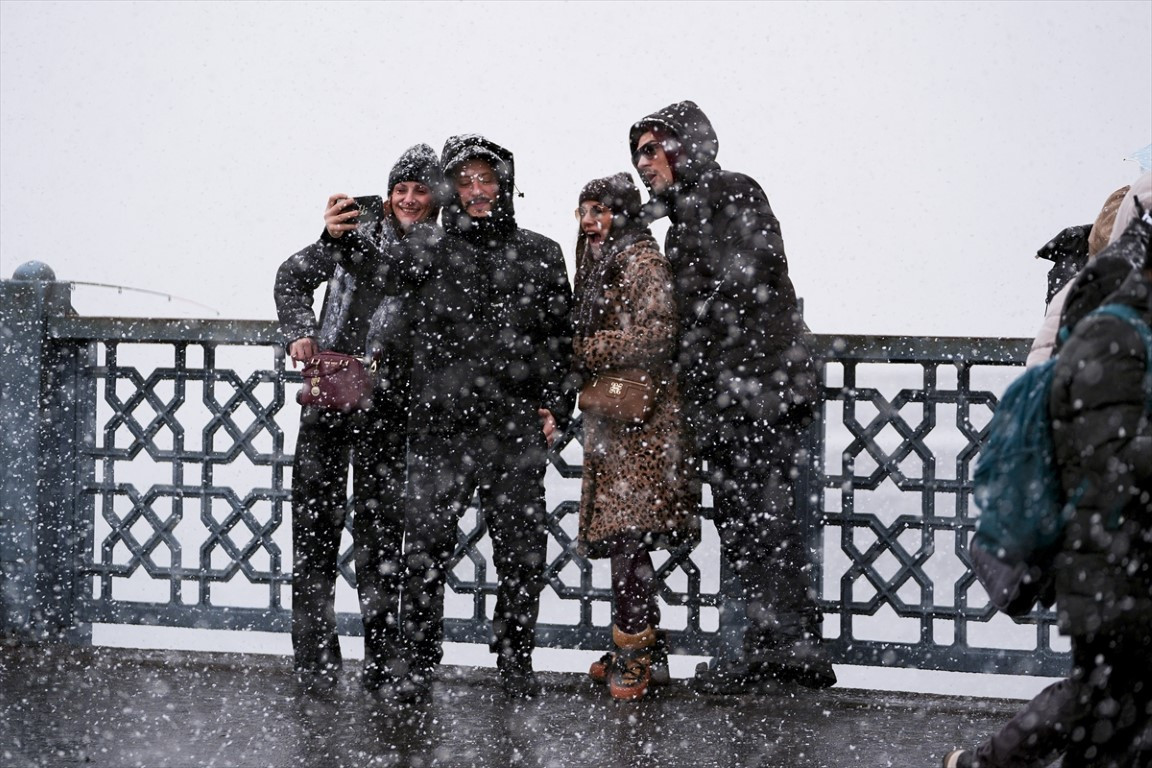  Lapa lapa yağdı, her yer beyaza büründü