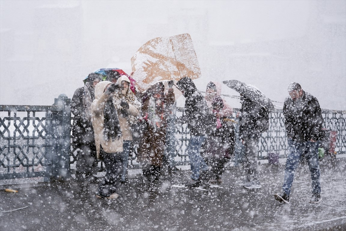  Lapa lapa yağdı, her yer beyaza büründü