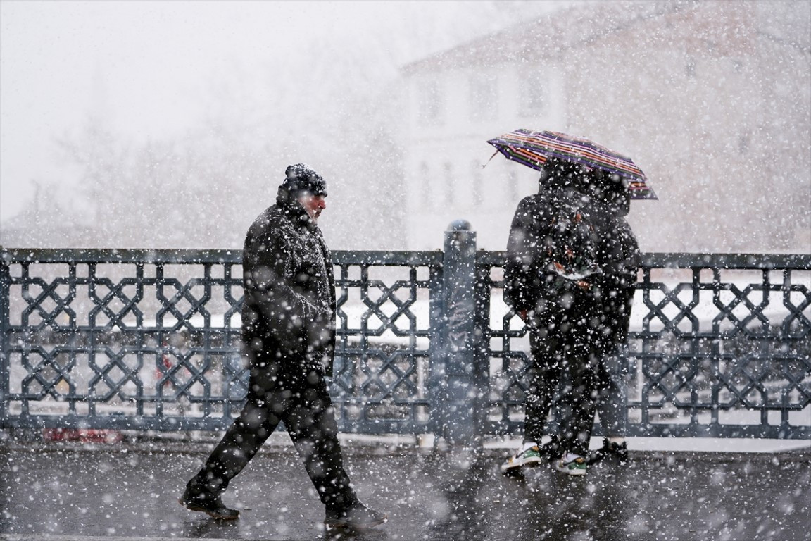  Lapa lapa yağdı, her yer beyaza büründü
