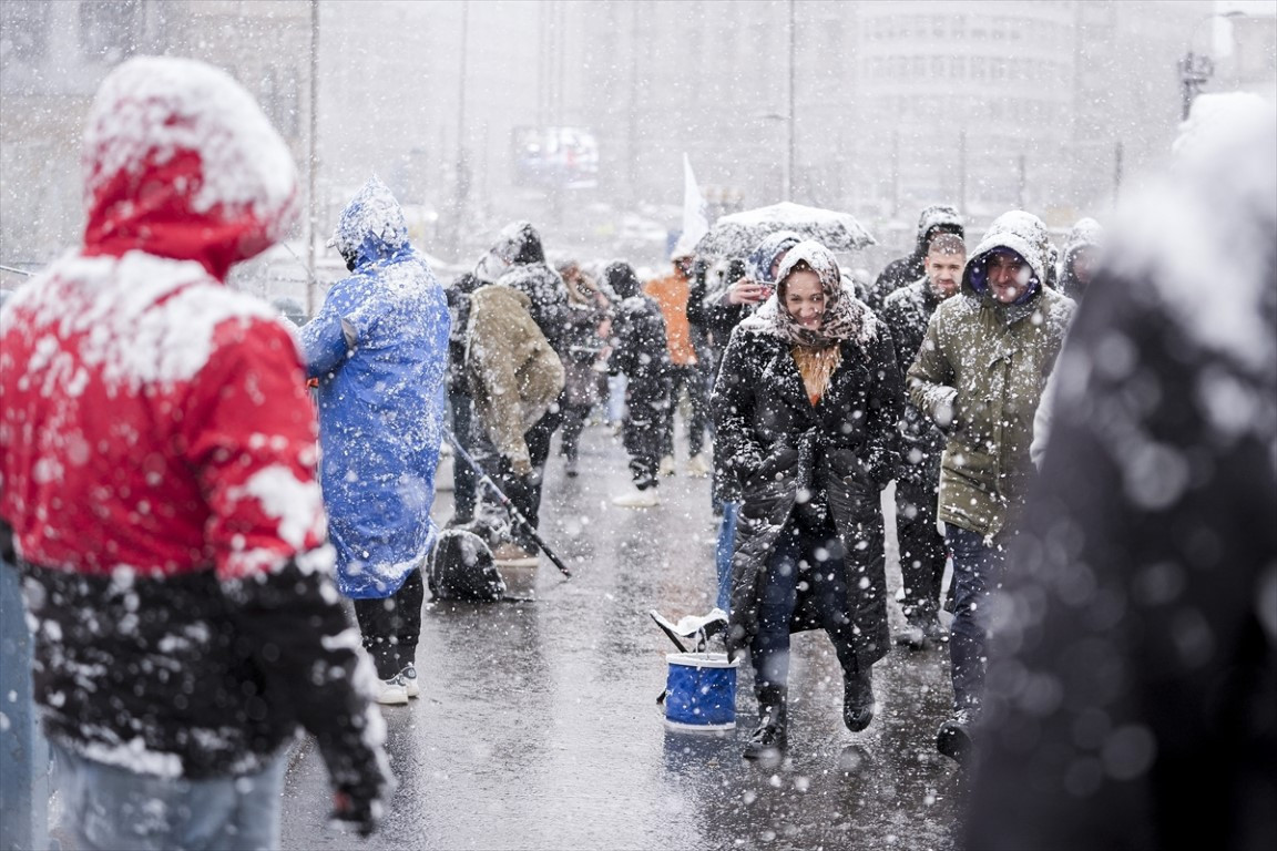  Lapa lapa yağdı, her yer beyaza büründü