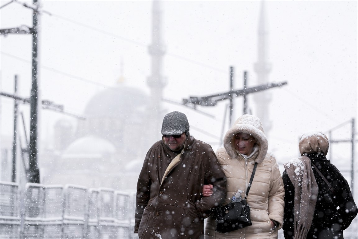  Lapa lapa yağdı, her yer beyaza büründü
