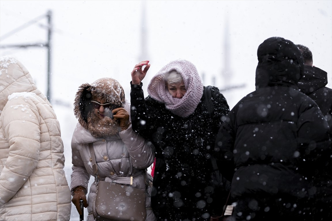  Lapa lapa yağdı, her yer beyaza büründü