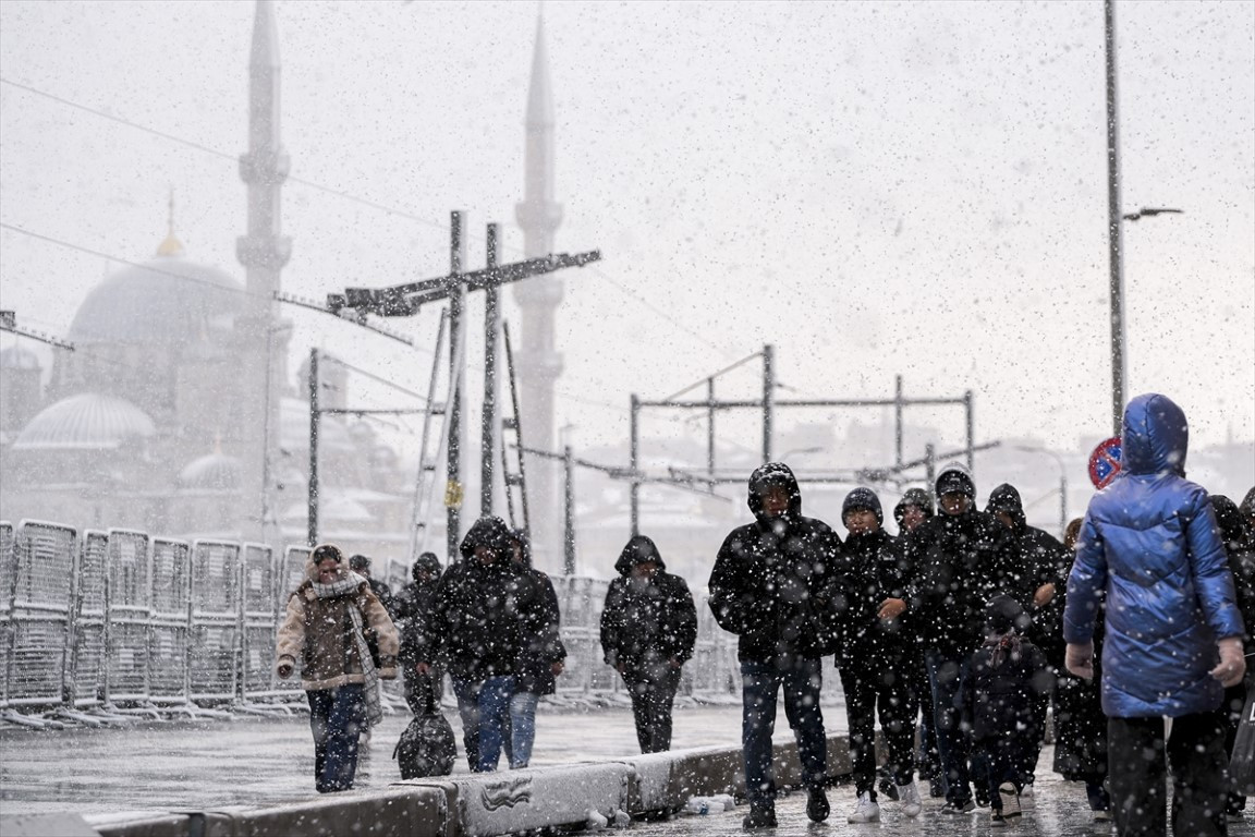  Lapa lapa yağdı, her yer beyaza büründü