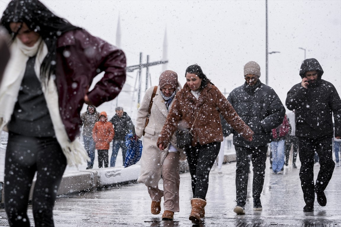  Lapa lapa yağdı, her yer beyaza büründü