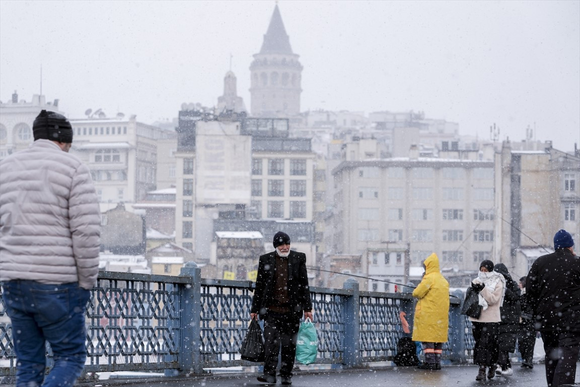  Lapa lapa yağdı, her yer beyaza büründü