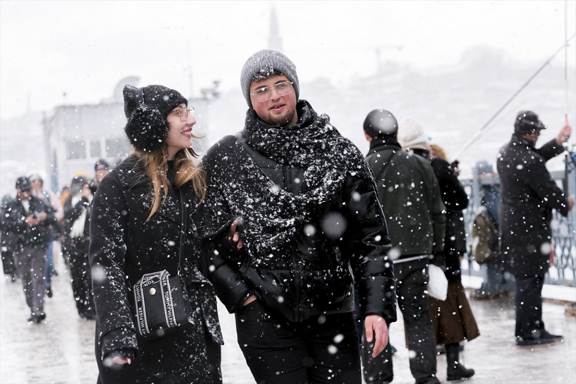  Lapa lapa yağdı, her yer beyaza büründü