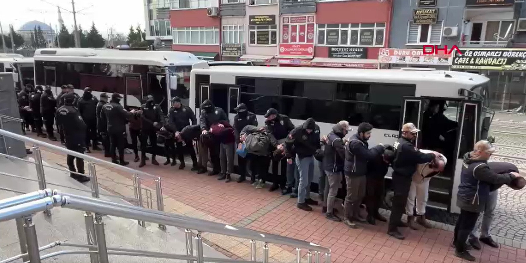 Kocaeli'deki DEAŞ ve El Kaide operasyonunda 30 şüpheli adliyede