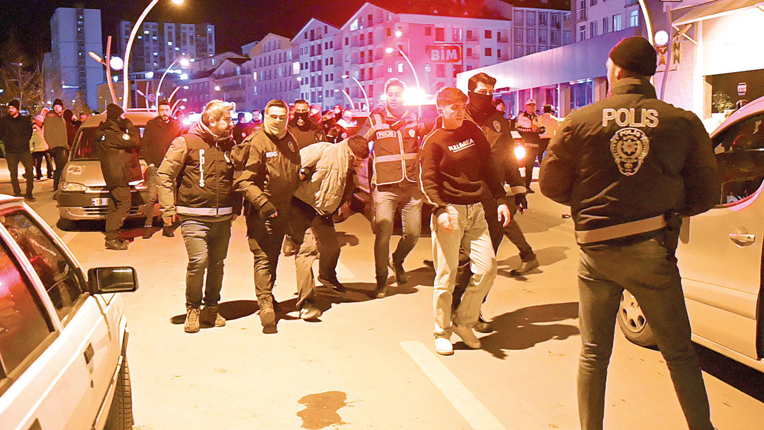 Yılbaşı gecesi polise bıçak