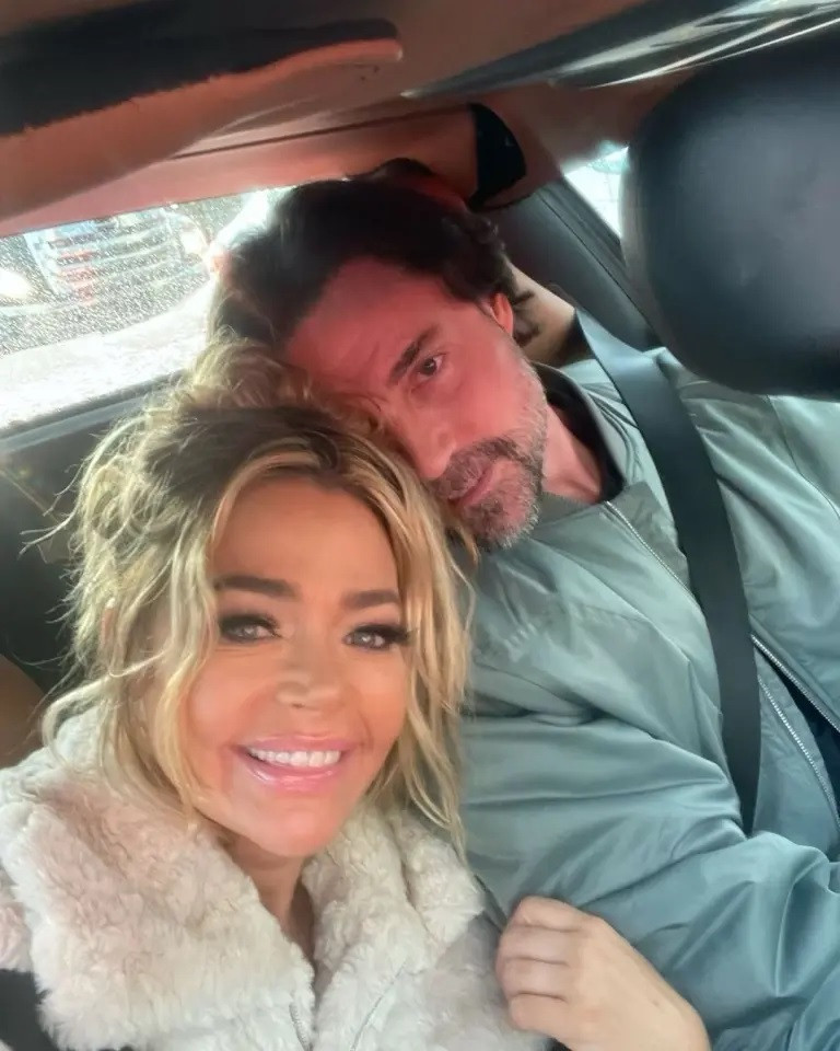 Ünlü karısından boşandı, evsiz kaldı… Yaşlı anne babası sokağa düşmesin diye yardım topluyor