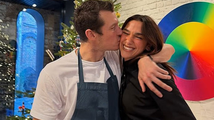 Hem işte kazandı hem de aşkta… Yüzüğü parmağında, sevdiği yanında… Geriye bir tek gelin olmak kaldı!