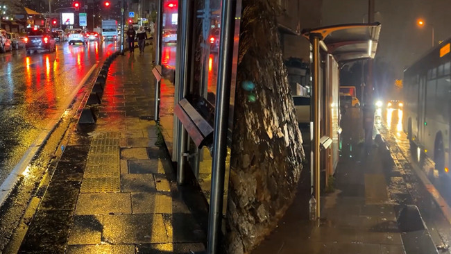 İstanbul'da akılalmaz olay: 1 aylık bebeği dondurucu soğukta otobüs durağına bıraktılar!