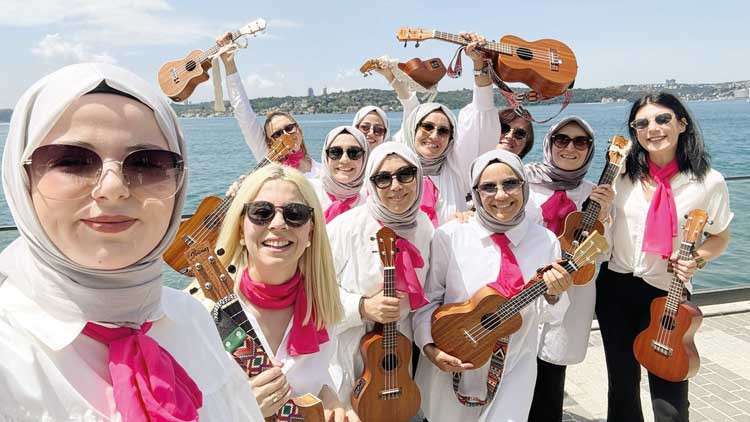 Müzik öğretmenlerinden ‘ukulele’ orkestrası