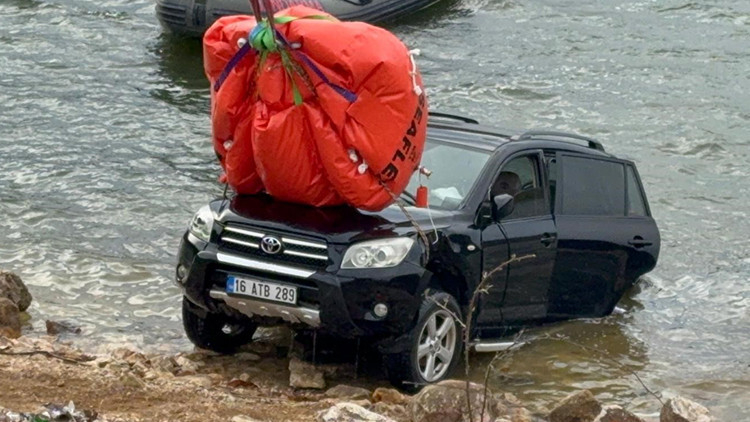 Kaybolduktan sonra ölü bulunmuştu: Elif'in otomobili gölden çıkarıldı