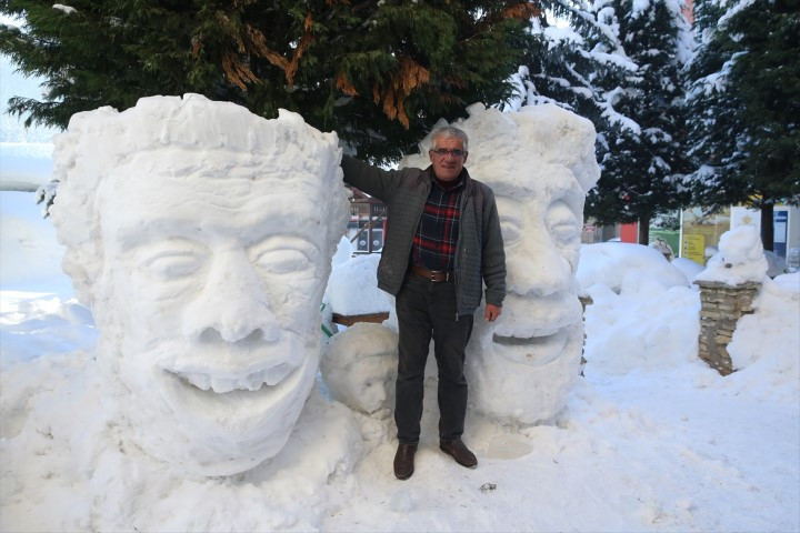  Görenler hayran kalıp fotoğrafını çekiyor