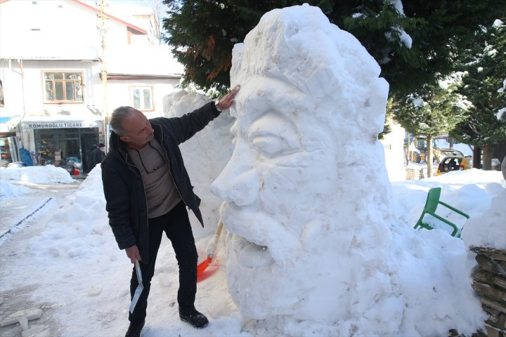  Görenler hayran kalıp fotoğrafını çekiyor