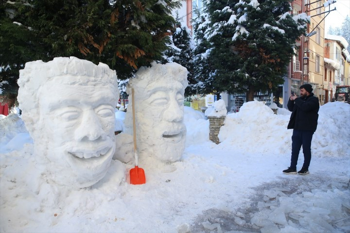  Görenler hayran kalıp fotoğrafını çekiyor
