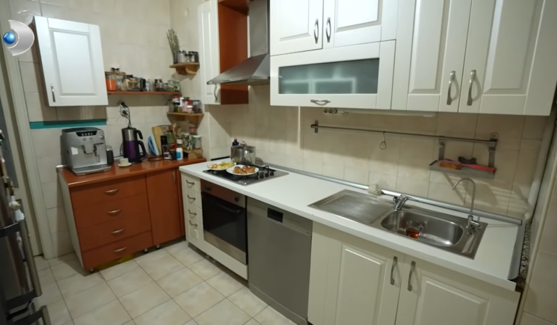 İstanbul Boğazının yeri benim için ayrı... Ünlü oyuncu evinin kapılarını açtı