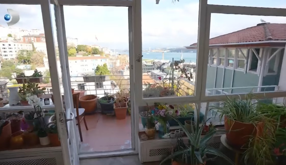 İstanbul Boğazının yeri benim için ayrı... Ünlü oyuncu evinin kapılarını açtı