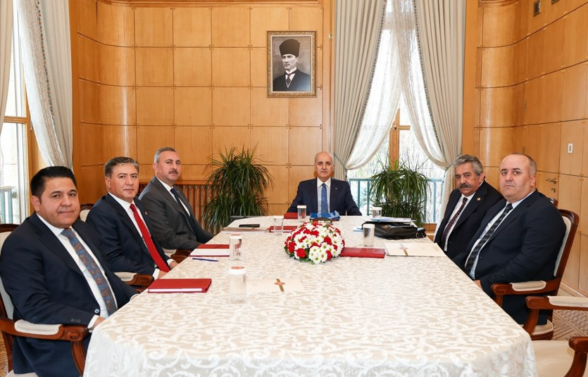 Kurtulmuş, Milli Dayanışma, Kardeşlik ve Demokrasi Komisyonu'ndaki siyasi partilerin temsilcileriyle görüştü