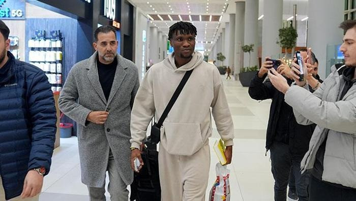 Süper Lig devi transferi bitirdi! Dün gece imza için İstanbul'a geldi