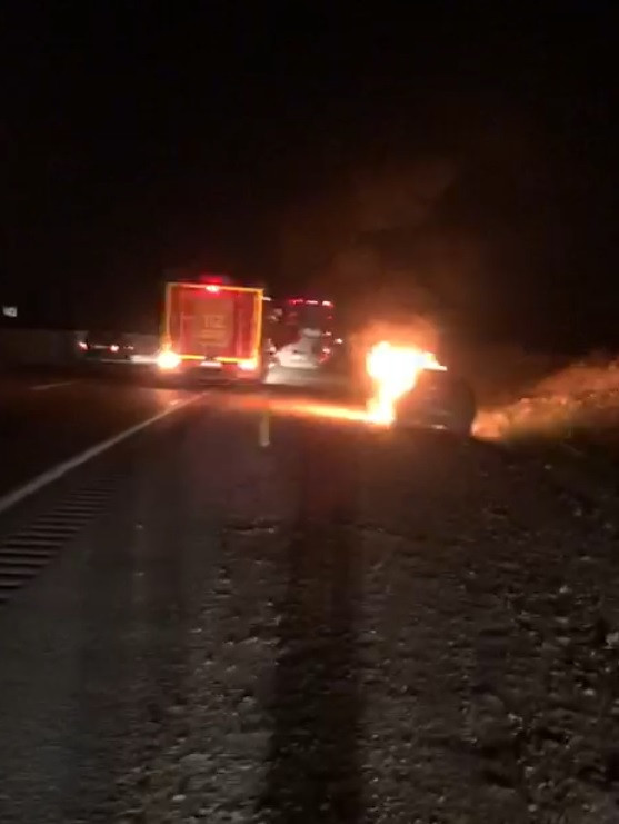 Seyir halindeki otomobil yandı