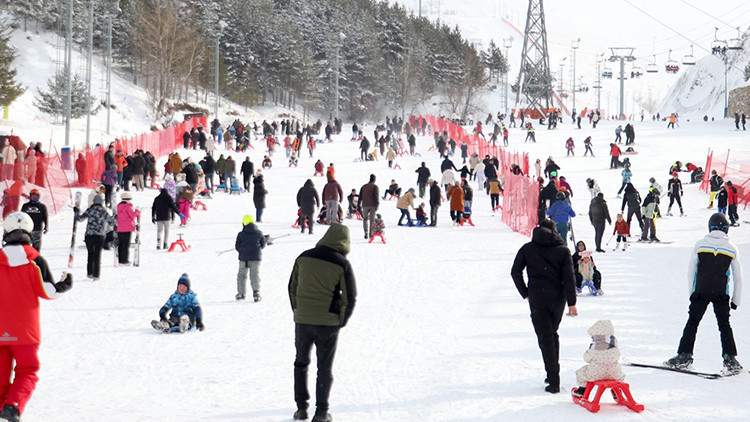 Kar kalınlığı 2 metreye yaklaştı: Meteoroloji kayak merkezlerindeki son durumu paylaştı