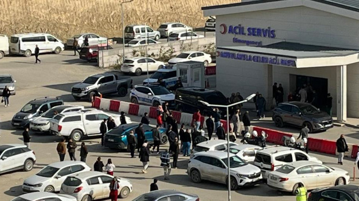 'Canlı bombayım' dedi, ortalık karıştı! Hastanede büyük panik yaşandı, kırmızı alarm verildi...