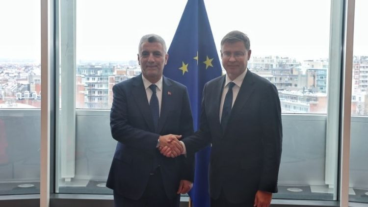 Bakan Bolat, AB Ekonomi ve Verimlilikten Sorumlu Komiser Dombrovskis ile görüştü