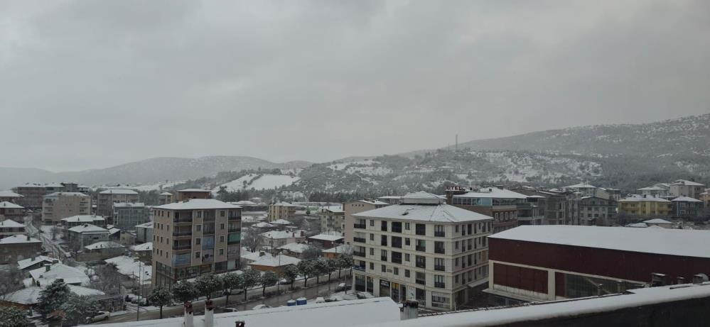 Kar yağışı başladı: Evler beyaz örtüyle kaplandı Eksi 35 dereceyi gördük