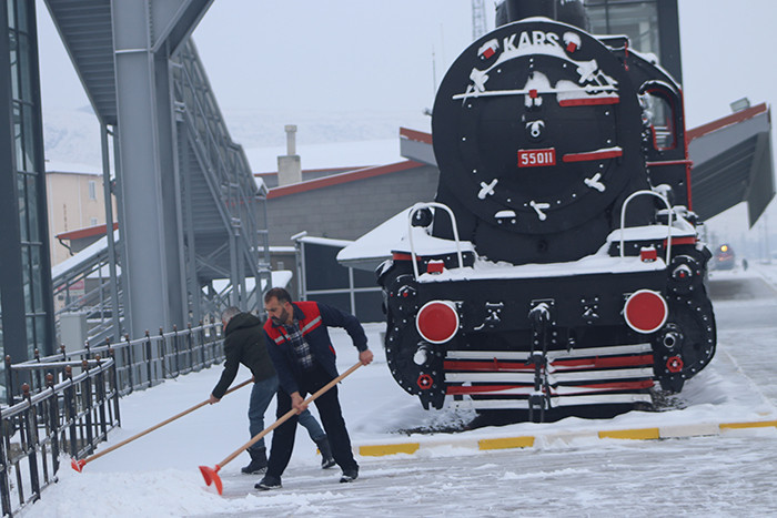 Kar yağışı başladı: Evler beyaz örtüyle kaplandı Eksi 35 dereceyi gördük