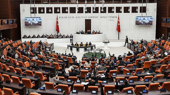 CHP lideri Özel'in de aralarında olduğu 11 milletvekilinin dokunulmazlık dosyası TBMM'de