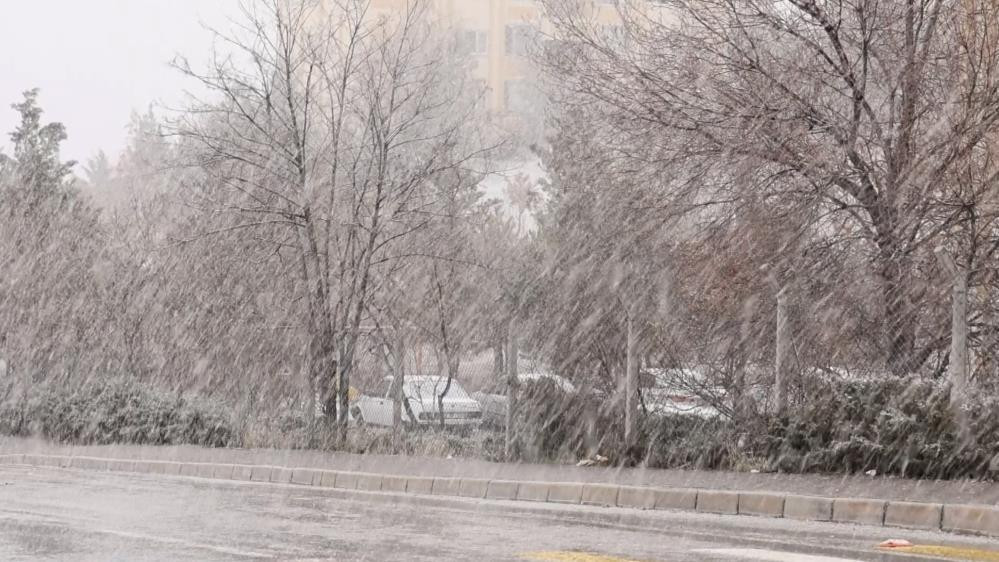 Kar yağışı başladı: Evler beyaz örtüyle kaplandı Eksi 35 dereceyi gördük