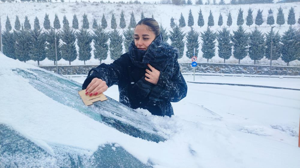 Kar yağışı başladı: Evler beyaz örtüyle kaplandı Eksi 35 dereceyi gördük