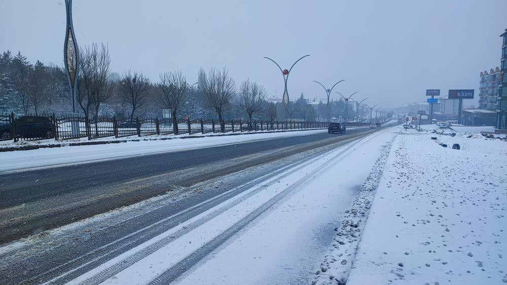 Kar yağışı başladı: Evler beyaz örtüyle kaplandı Eksi 35 dereceyi gördük