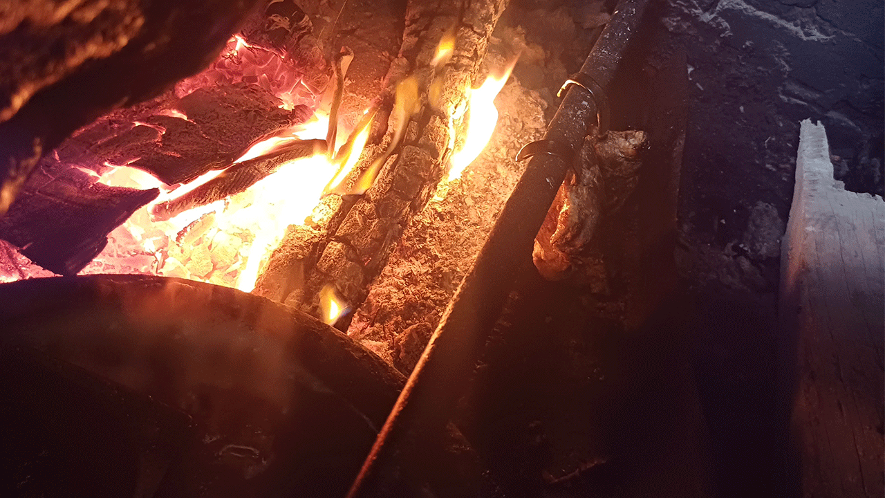 62 yıldır aynı yöntemle tandır kebabı yapıyor