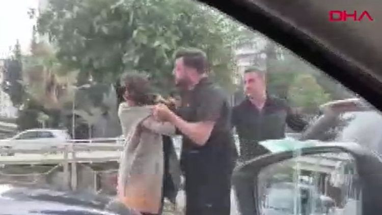 Boşanma aşamasındaki eşine dehşeti yaşattı… Önce darp etti, sonra aracına çarptı, o anlar kamerada