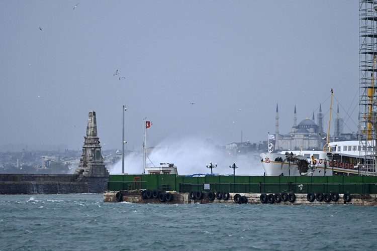 İstanbul Valiliği'nden yağış ve kuvvetli rüzgar uyarısı
