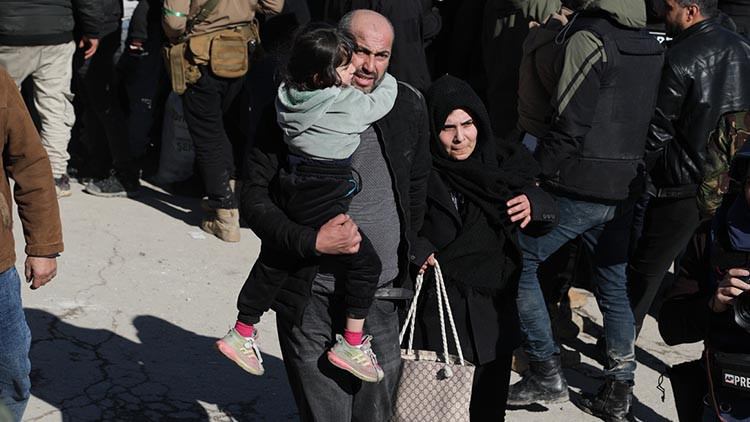 Halep’te terör örgütü YPG/SDG işgalindeki son mahallenin kurtarılmasıyla siviller tahliye edildi