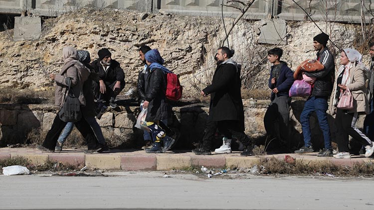 Halep’te terör örgütü YPG/SDG işgalindeki son mahallenin kurtarılmasıyla siviller tahliye edildi