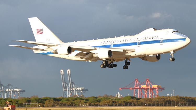 ABD'nin 'Kıyamet Günü Uçağı' havada görüldü