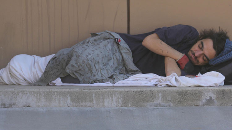 Onun için beslenen son umut da soldu... Eski oyuncu yine sokaklara döndü: Bir kenarda öylece tükenip gidecek