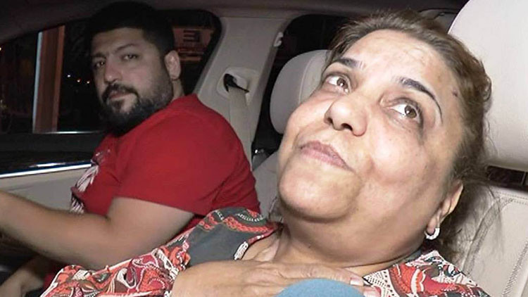 'Her şeyimi gizli tuttum. 45 sene çok yalnız yaşadım'