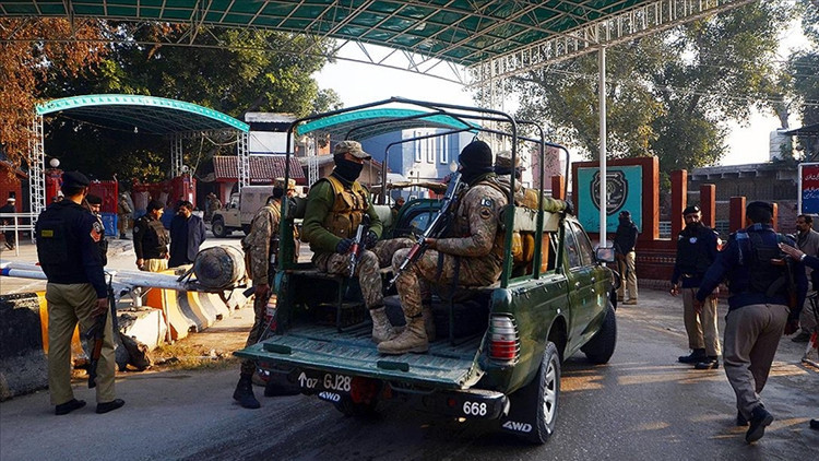 Pakistan'da güvenlik operasyonu: 12 militan etkisiz hale getirildi