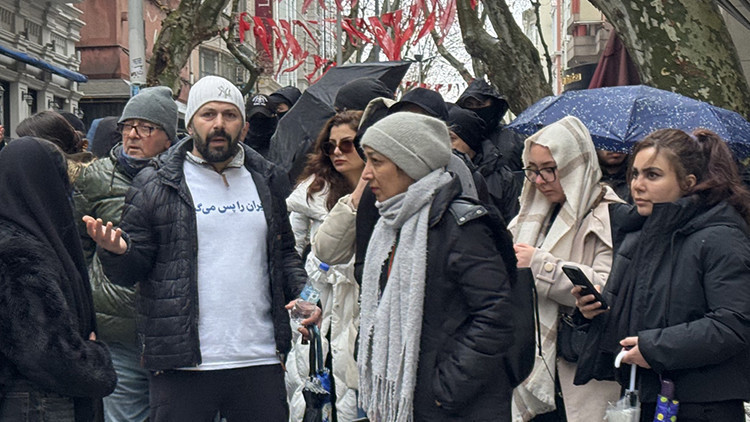 İstanbul'daki İranlılardan ülkelerindeki protestolara destek