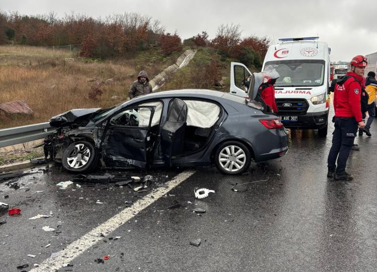 İzmir-İstanbul Otoyolu'nda zincirleme kaza: 1 ölü, 10 yaralı