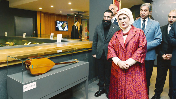 Şehit Öğretmen Aybüke’nin ağlatan bağlaması çocuklara emanet...