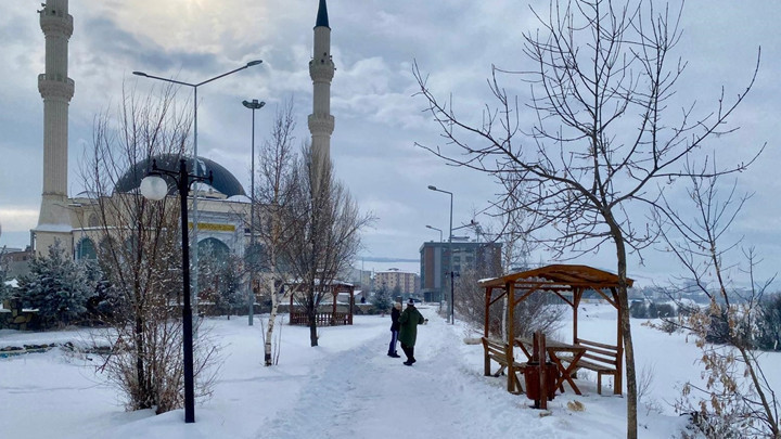 ELAZIĞIN BAZI İLÇELERİNDE EĞİTİME KAR ENGELİ