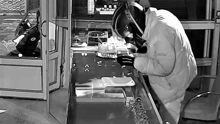 Kuyumcuya girip 6 kilo altın çalan hırsızdan şaşkına çeviren ifade