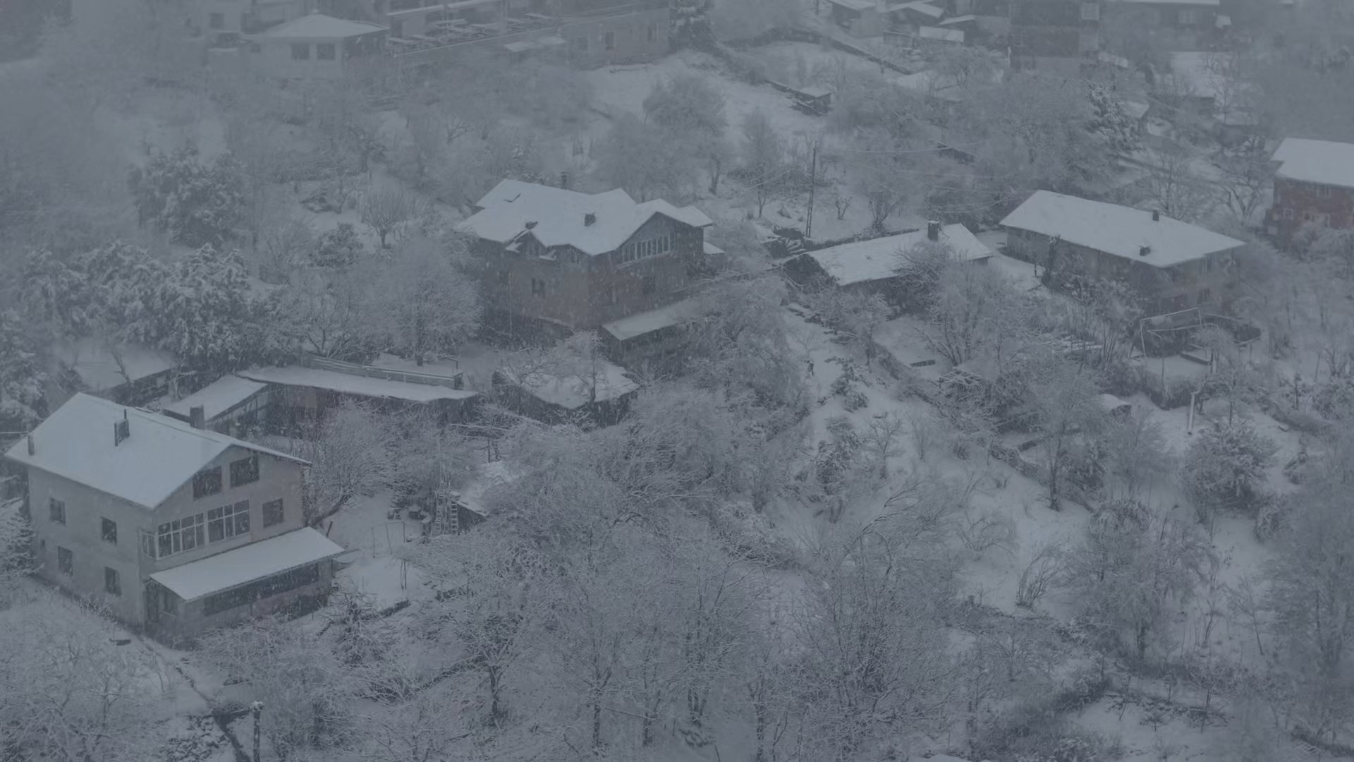 Kar yağışı başladı, tatil haberleri art arda geldi İşte 12 Ocak Pazartesi günü okulların tatil edildiği il ve ilçeler...